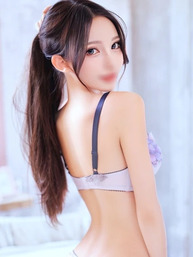 【高級ラウンジ・高級キャバクラにいるレベルの美女で現役トレーナー!元モー娘の後藤真希似!ベッドインしていきなり濃厚ディープキス!このレベルの美女とここまで出来るのは大満足…!!】あいちゃん